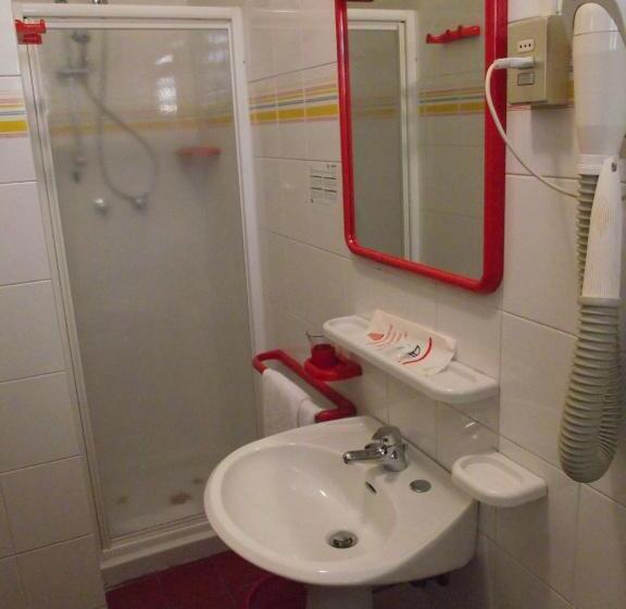 标准单人间, Pensione Delfino Azzurro