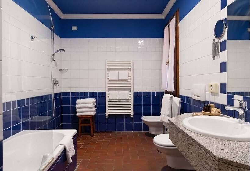 اتاق استاندارد چهار تخته, Porta Faenza