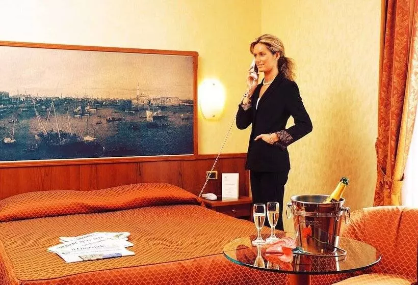 اتاق استاندارد سه نفره, President