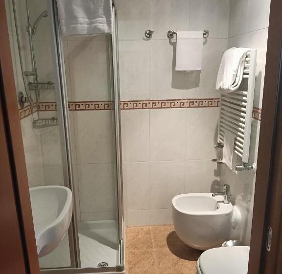 غرفة قياسية فردية, President