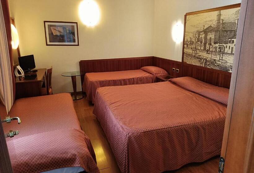 غرفة قياسية رباعية, President