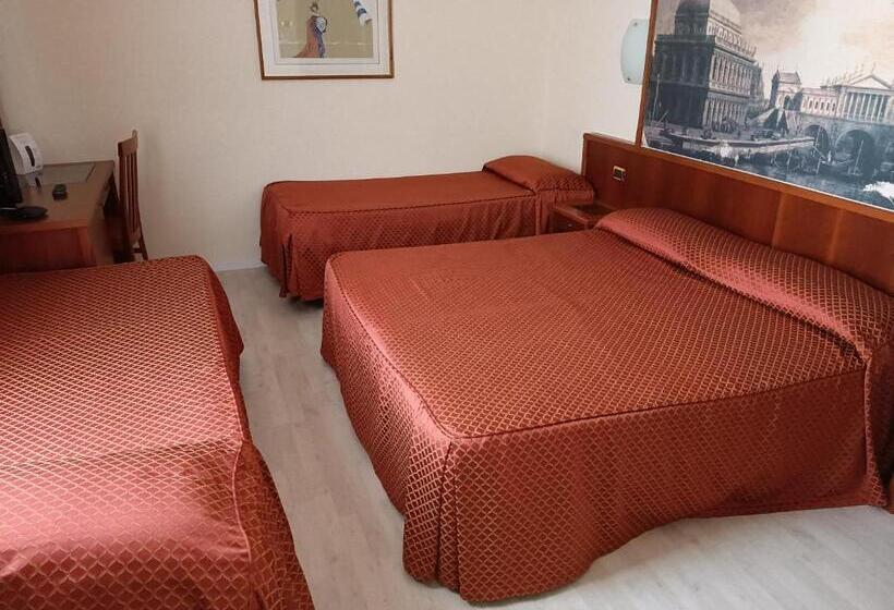 غرفة قياسية رباعية, President