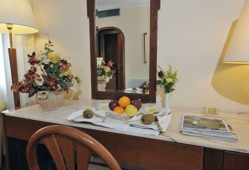 اتاق کلاسیک یک تخته, Roma