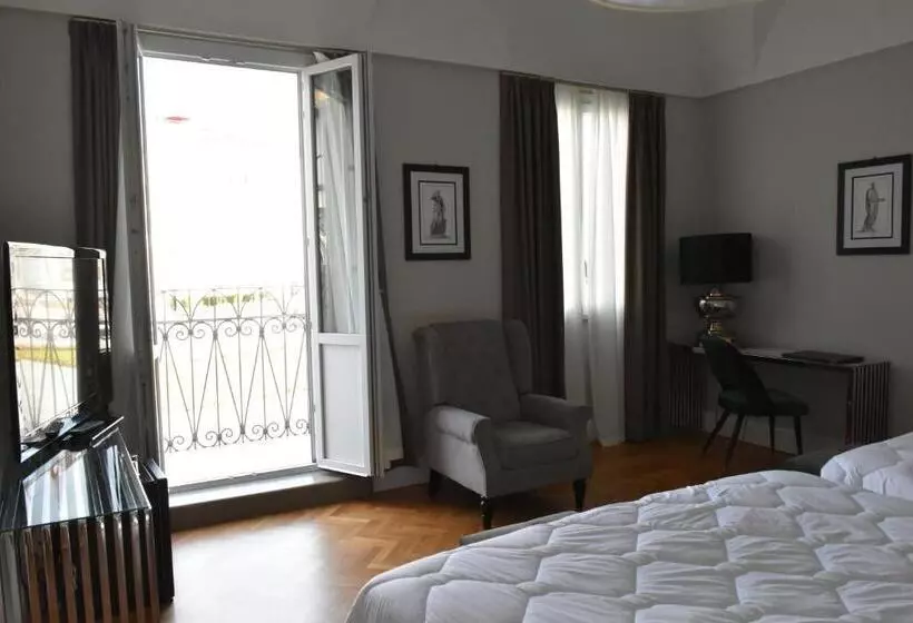 Suite Familiar, Roma