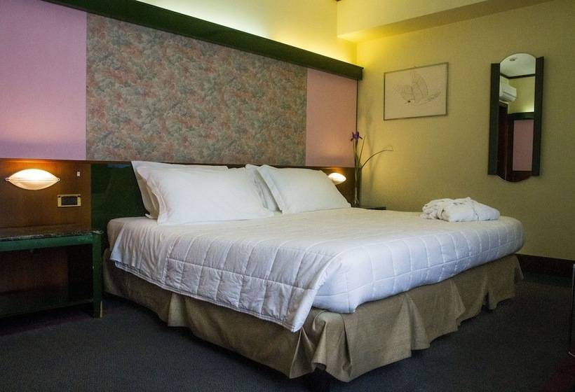 スタンダードルーム, Royal Palace