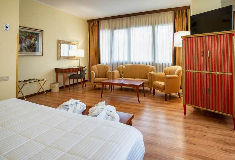 ジュニアスイート, Royal Palace