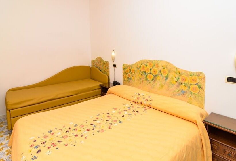 غرفة قياسية ثلاثية, Terme Principe