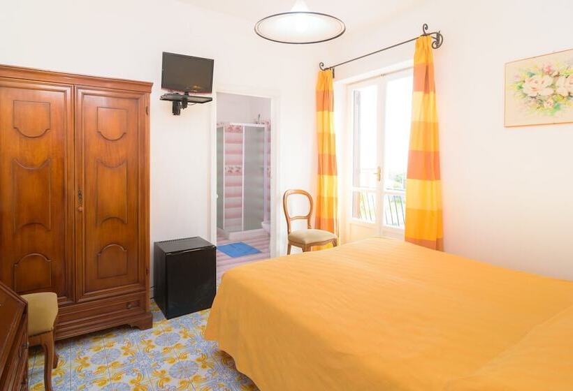 غرفة قياسية مزوَّدة بشُرفة, Terme Principe