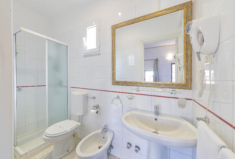 غرفة قياسية مزوَّدة بشُرفة, Terme Principe