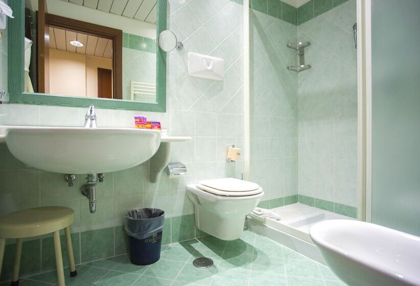 חדר סופריור לשלושה, Unahotels Naxos Beach Sicilia