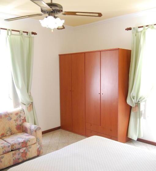 غرفة قياسية رباعية, Villa Augustus