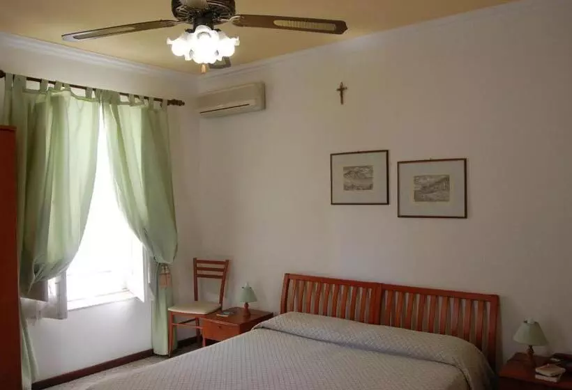 اتاق استاندارد چهار تخته, Villa Augustus