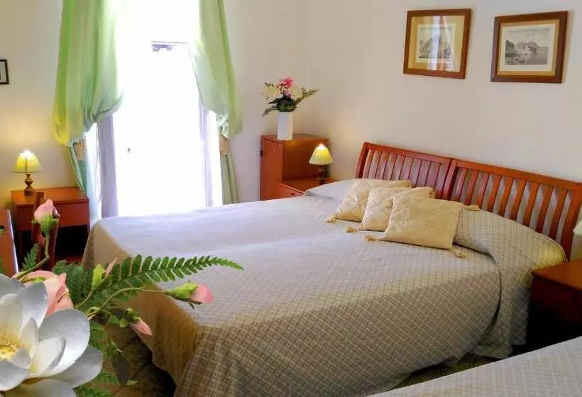 اتاق استاندارد چهار تخته, Villa Augustus