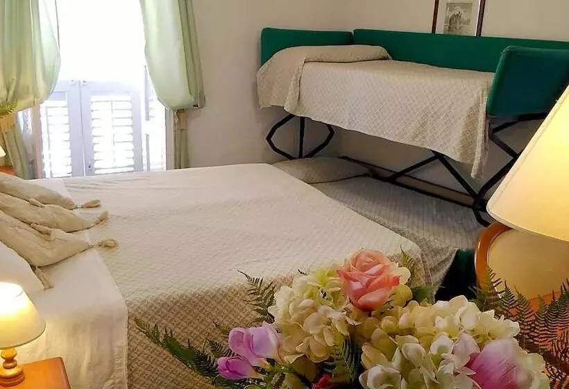 Standard Quadruple Room with Bunk Beds, Villa Augustus