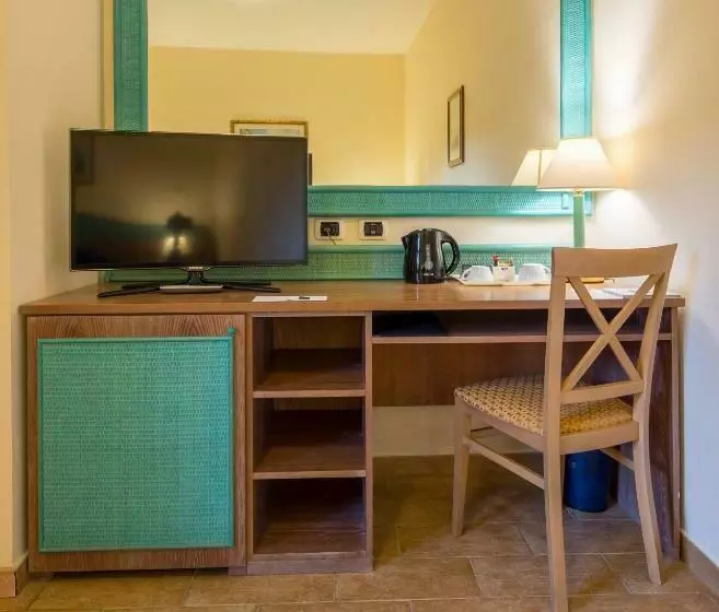 اتاق استاندارد سه تخته با چشمانداز باغ, Unahotels Naxos Beach Sicilia