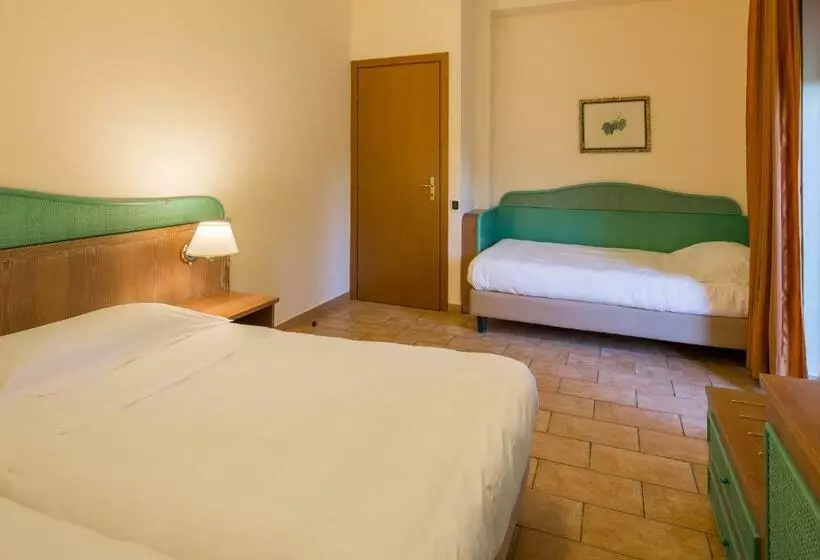 اتاق استاندارد سه تخته با چشمانداز باغ, Unahotels Naxos Beach Sicilia