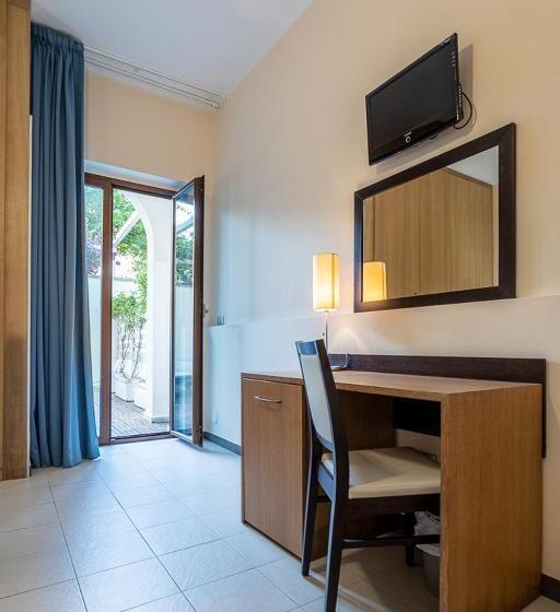 Трехместный Номер Стандарт с Балконом, Club Azzurro Hotel & Resort
