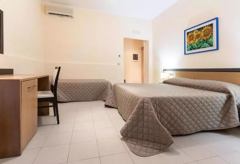 اتاق استاندارد سه تخته با بالکن, Club Azzurro Hotel & Resort