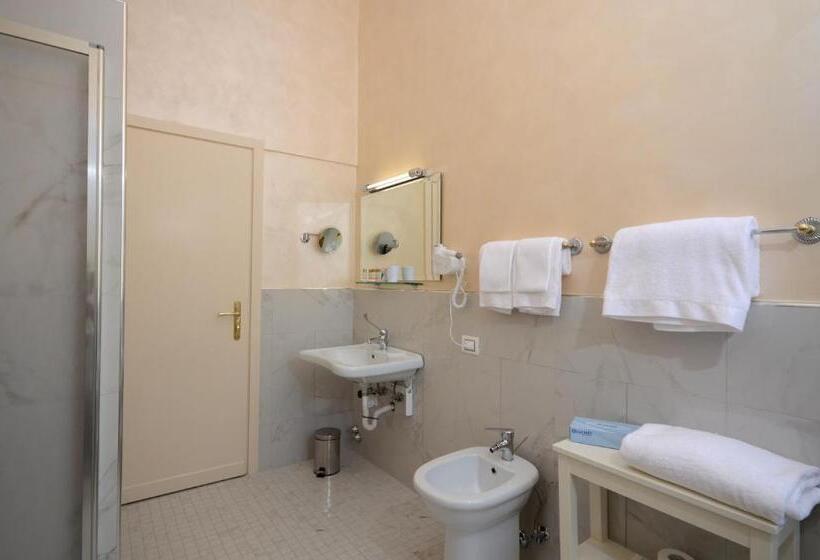 חדר משפתחתי סופריור, Grand Hotel Vittoria