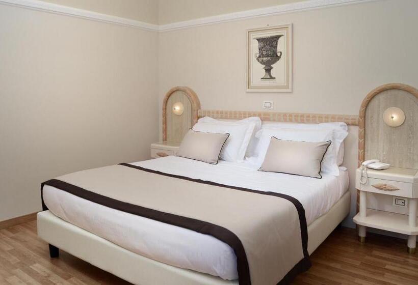 חדר משפתחתי סופריור, Grand Hotel Vittoria