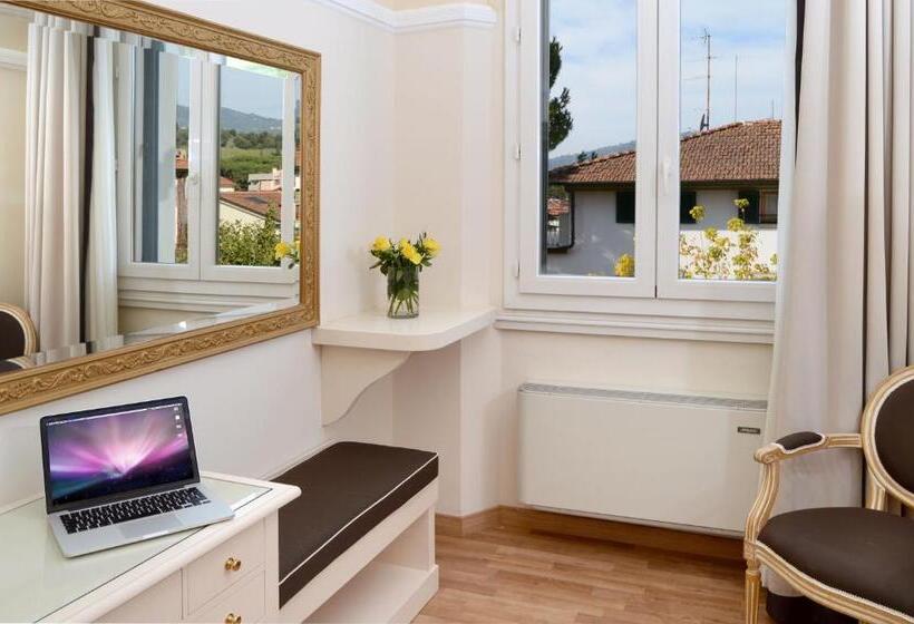 חדר משפתחתי סופריור, Grand Hotel Vittoria