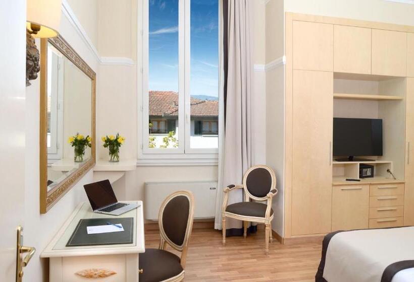 חדר משפתחתי סופריור, Grand Hotel Vittoria