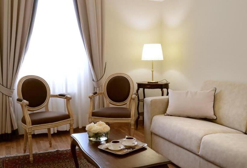 Полулюкс, Grand Hotel Vittoria