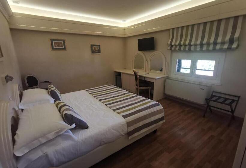 חדר סטנדרט לשלושה, Grand Hotel Vittoria