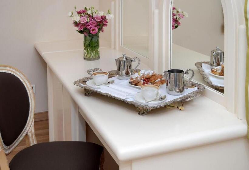 חדר סטנדרט לשלושה, Grand Hotel Vittoria