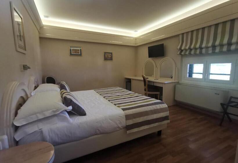 Номер Стандарт Трехместный, Grand Hotel Vittoria