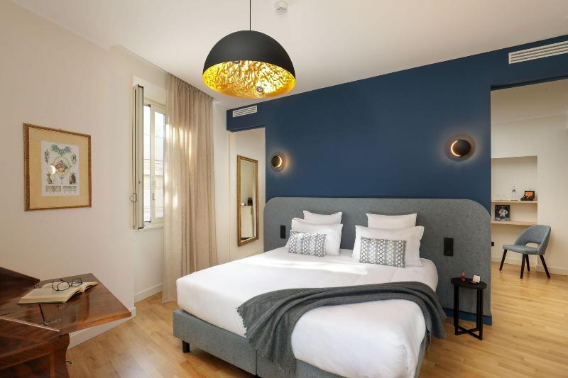 חדר משפחתי, 9hotel Cesari