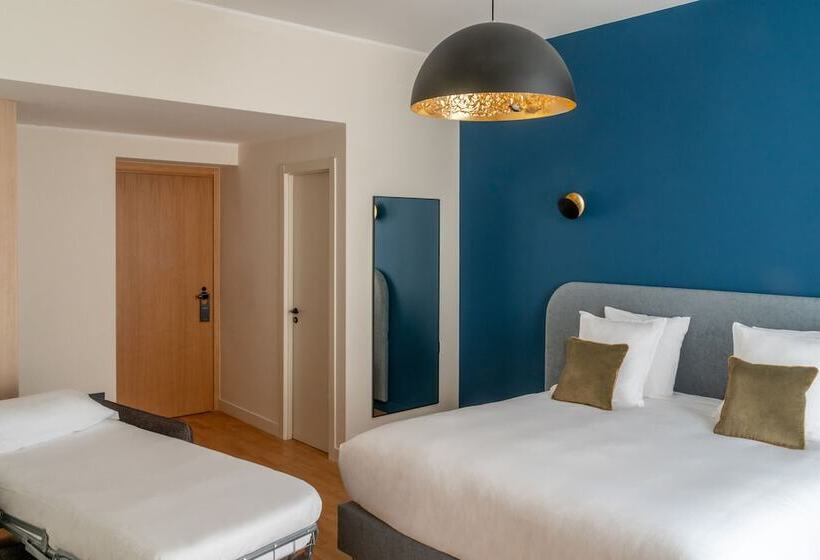 חדר משפחתי, 9hotel Cesari