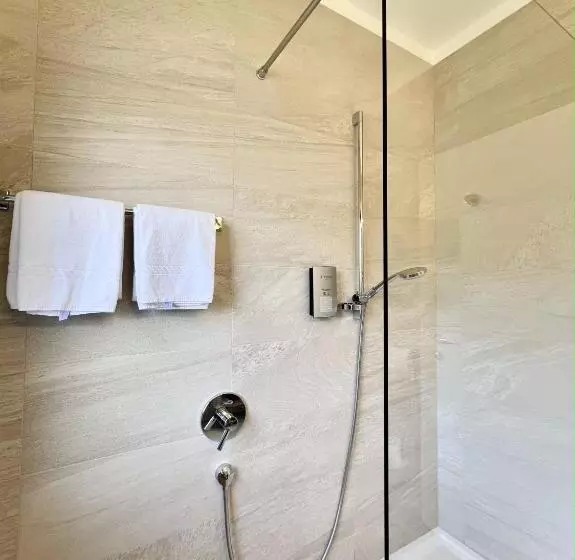 Standard Single Room, Am Wolfgrubenersee