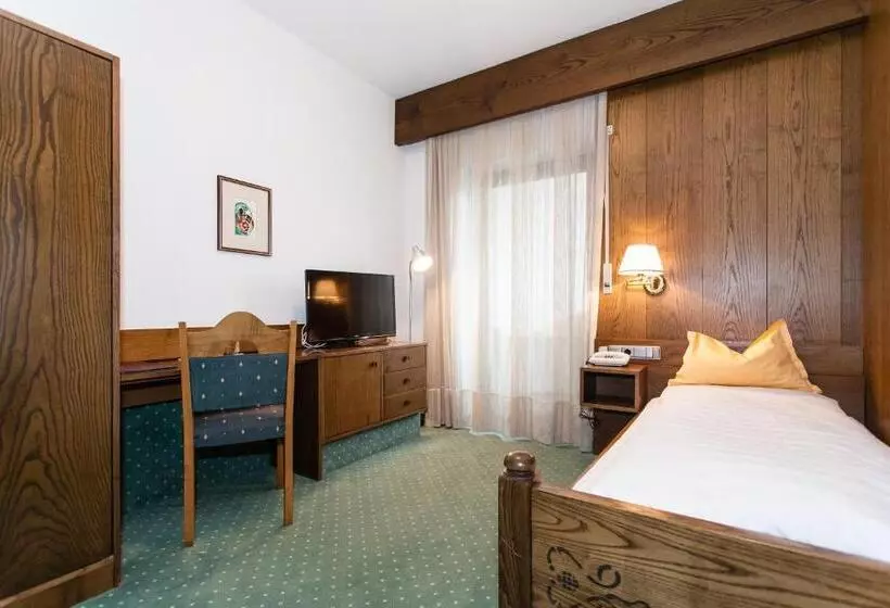 Standard Single Room, Am Wolfgrubenersee