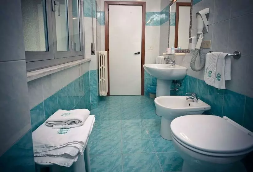 اتاق استاندارد سه نفره, Phi Hotel Ambra