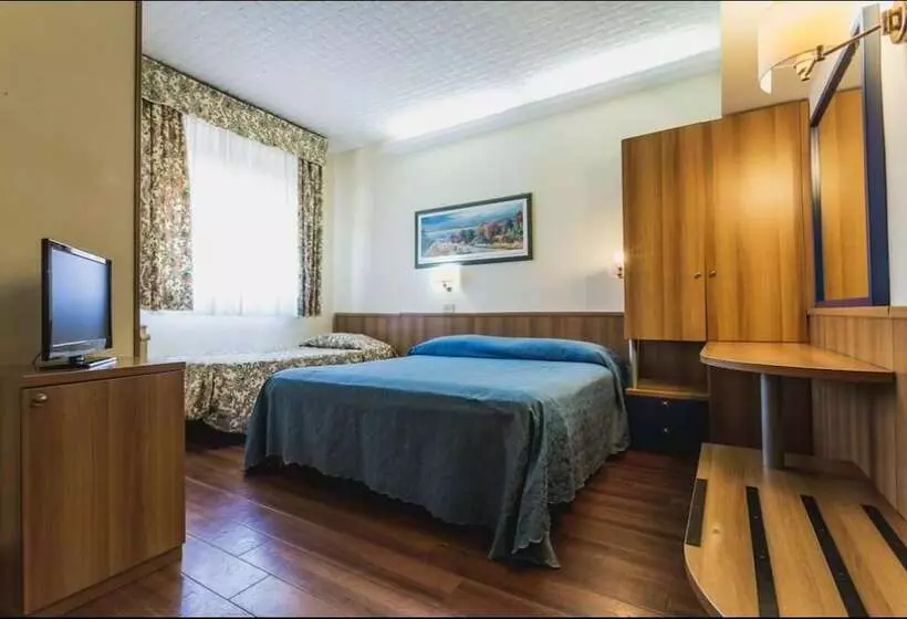 اتاق استاندارد سه نفره, Phi Hotel Ambra
