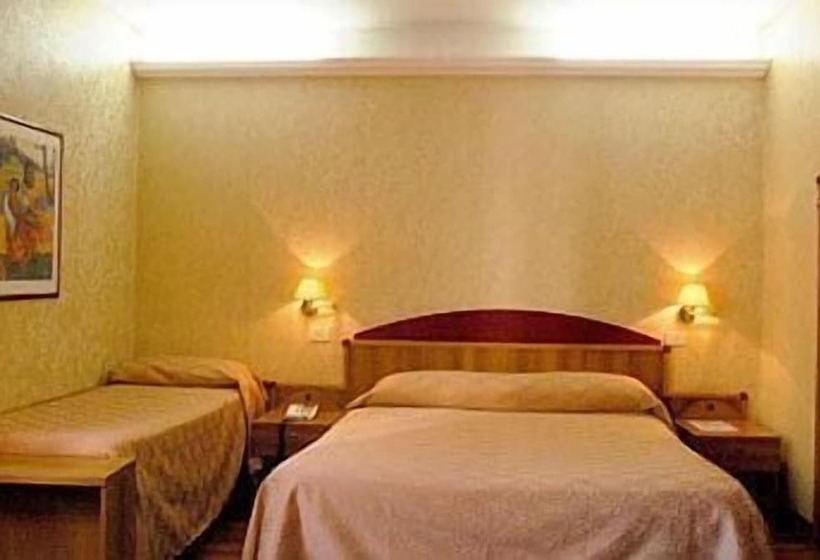 اتاق استاندارد سه نفره, Phi Hotel Ambra