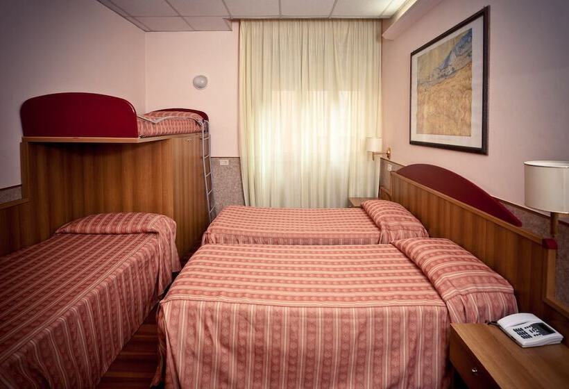 اتاق استاندارد چهار تخته, Phi Hotel Ambra