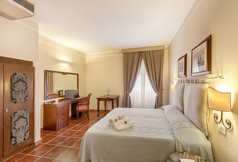 Номер Стандарт Трехместный, Colonna Palace Hotel Mediterraneo