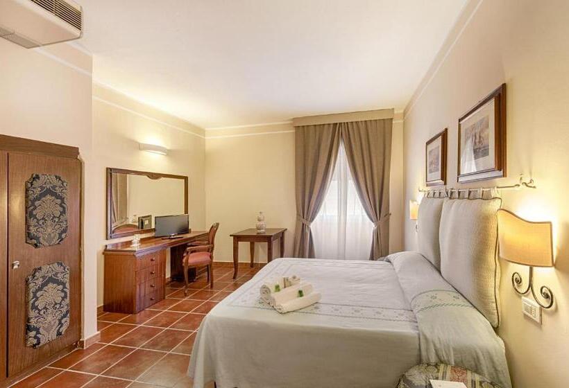 Номер Стандарт Трехместный, Colonna Palace Hotel Mediterraneo