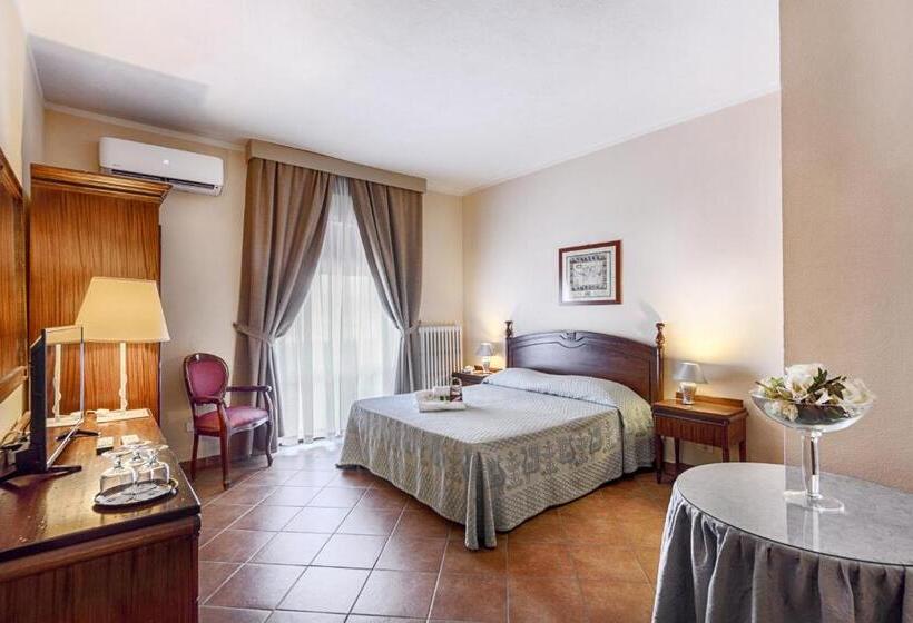 חדר סטנדרט לארבעה, Colonna Palace Hotel Mediterraneo