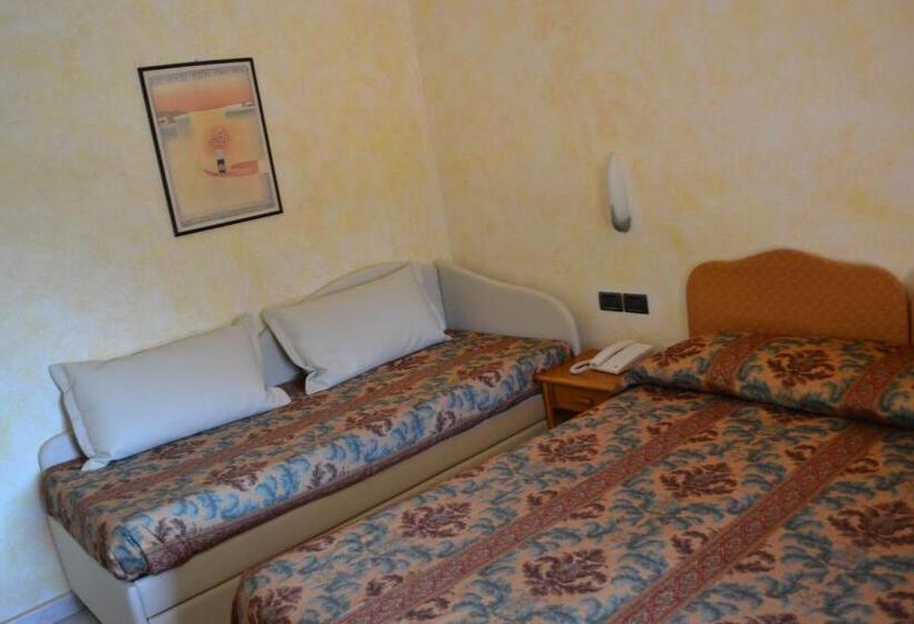 四人标准间, Danila