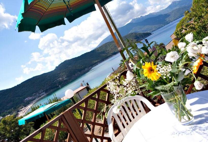 Triple Room Sea View, Danila