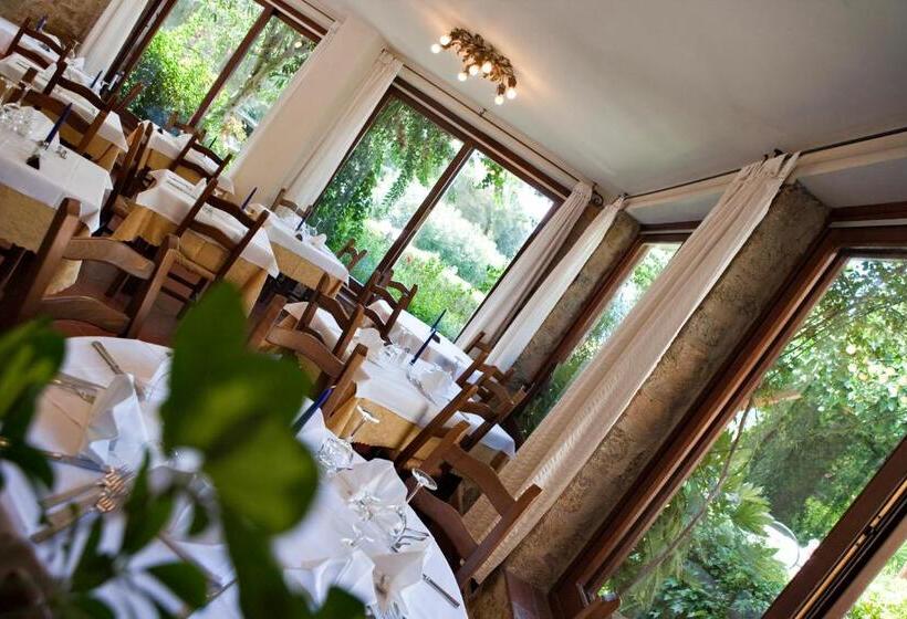 带阳台标准四人间, Danila