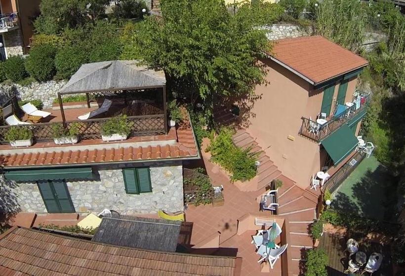 园景标准四人间, Danila