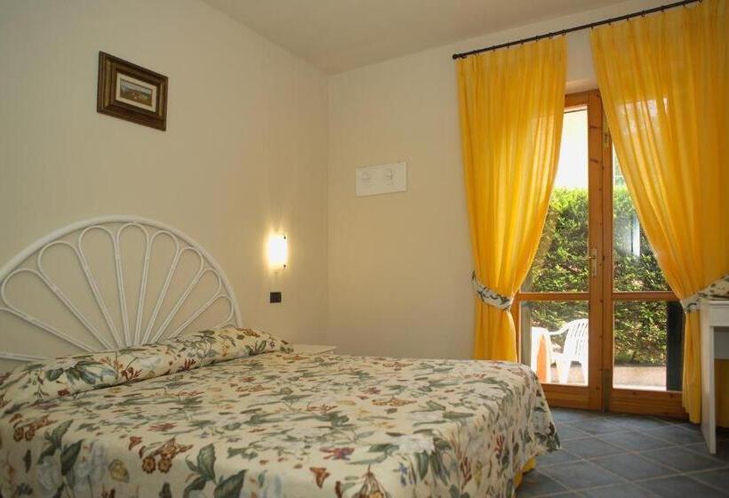 园景标准四人间, Danila