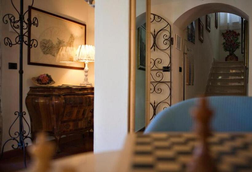 园景标准四人间, Danila