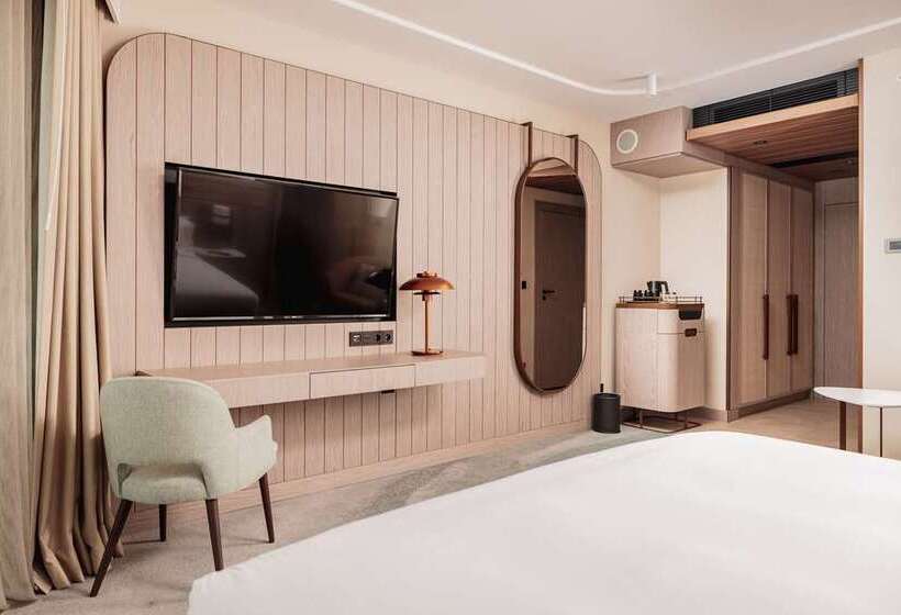 اتاق سوپریور با تخت بزرگ, De Bonart Naples Curio Collection By Hilton