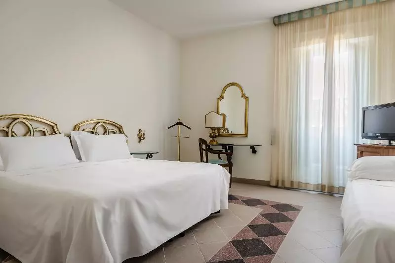 اتاق استاندارد سه نفره, Eurostars Centrale Palace
