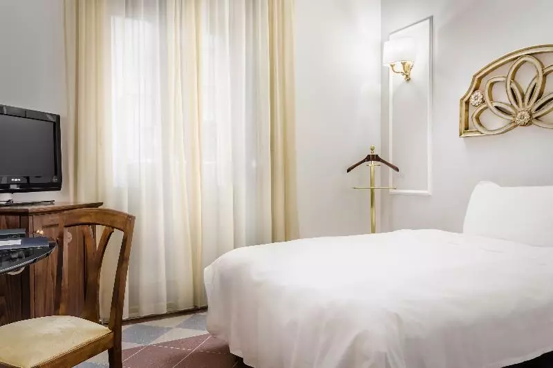 اتاق استاندارد, Eurostars Centrale Palace